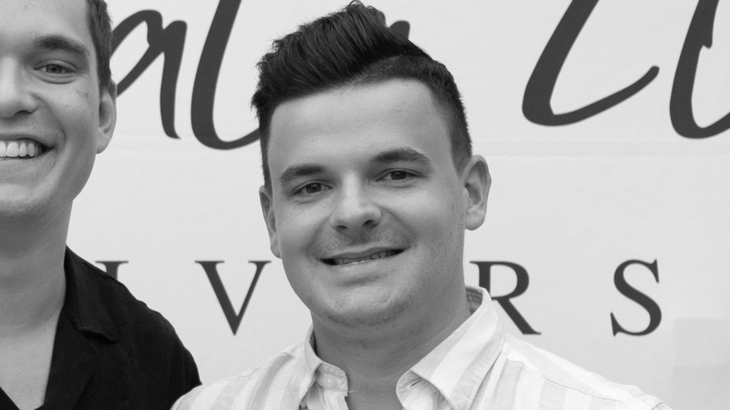 Der Youtuber und "Gewitter im Kopf"-Star Jan Zimmermann auf einem Schwarz-Weiß-Foto