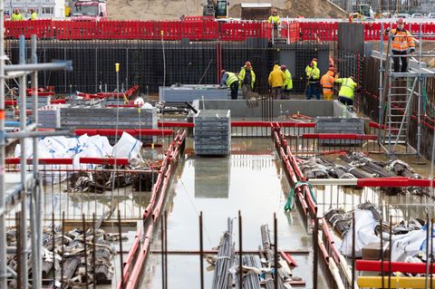 Großaufträge bringen das Baugewerbe voran. Foto: Ulrich Perrey/dpa