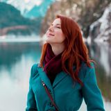 Es ist kalt, düster und Sie fühlen sich antriebslos und müde. Da ist er: der Winterblues. Doch lassen Sie sich nicht runterziehen – und verkriechen Sie sich bloß nicht. Mit den folgenden Tipps können Sie aktiv gegen trübe Stimmung vorgehen