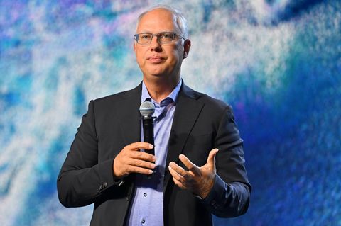 Kirill Dmitriev auf einer Bühne