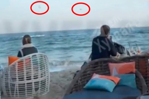 Abgeschossene Drohnen stürzen vor Strandgästen ins Meer