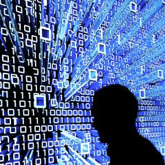 KI kann etwa bei der Erfassung von Daten helfen oder beim Abgleich komplexer Schriftsätze. (Symbolbild) Foto: Peter Steffen/dpa