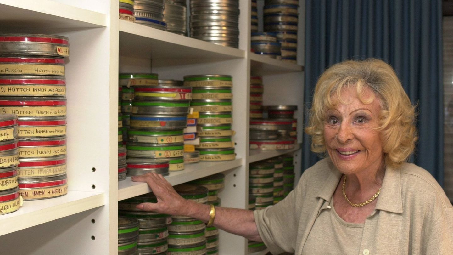 Leni Riefenstahl im Jahr 2002 in ihrem Haus in Pöcking nahe dem Starnberger See. Am 8. September 2003 starb sie mit 101 Jahren.