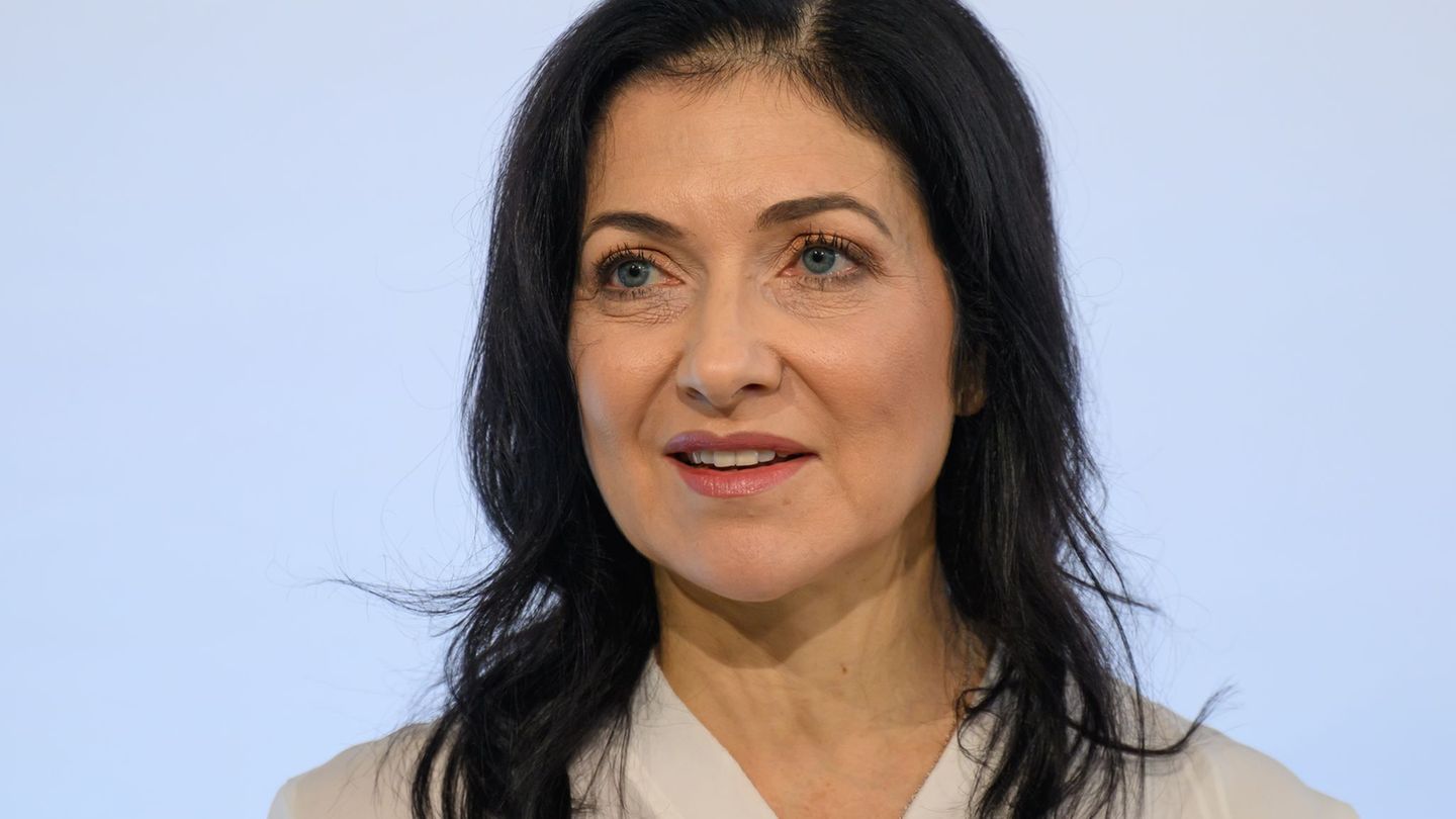 Gospodarska ministrica opozarja pred podcenjevanjem krize in poudarja, da čas beži