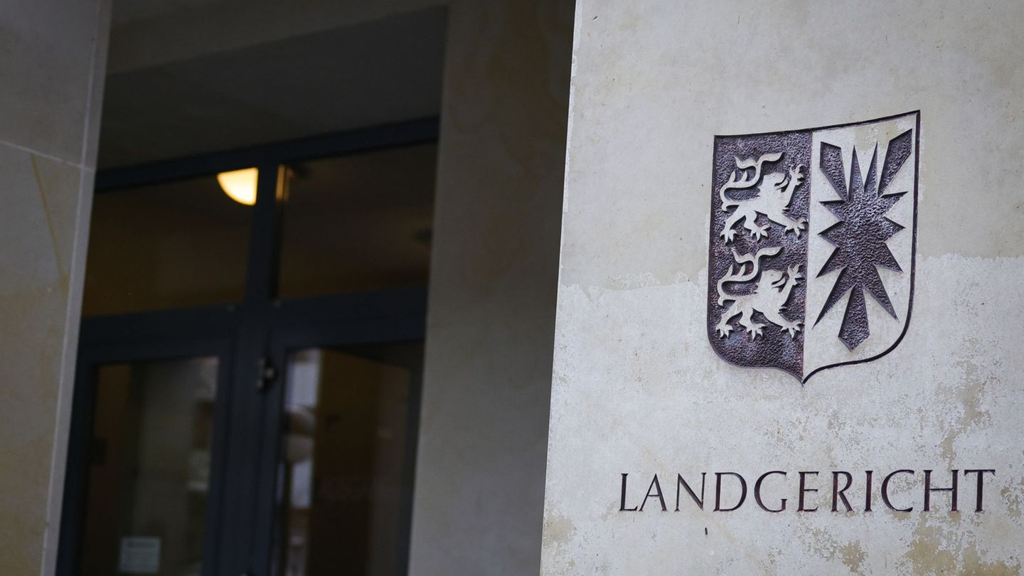 Neuer Prozess um tödlichen Messerstich bei Autofahrt in Kiel. (Archivbild) Foto: Christian Charisius/dpa