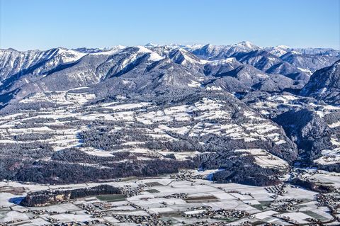 Wie ist die Schneesituation in den Alpen? Der Lawinenlagebericht gibt hierzu Informationen. (Symbolbild) Foto: Jason Tschepljako