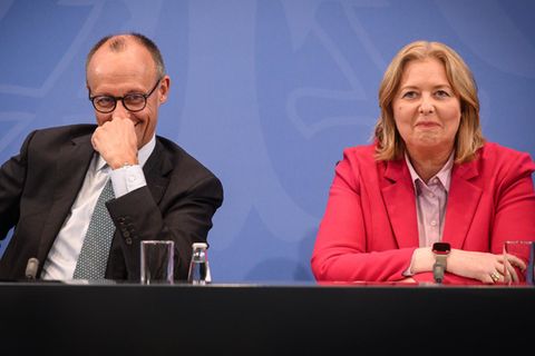 Bundeskanzler Friedrich Merz und Arbeitsministerin Bärbel Bas (Symbolbild Rente)