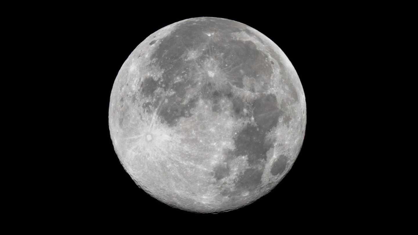 Vollmond wird Supermond im Dezember