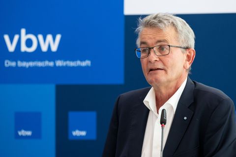 Der Hauptgeschäftsführer der vbw, Bertram Brossardt, zieht eine klare Abgrenzung des Verbands zur AfD. (Archivbild) Foto: Sven H
