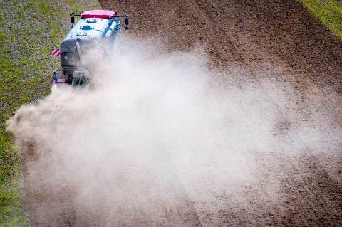 Regelungen zum Düngen in mit Nitrat belasteten Gebieten, sogenannte rote Gebiete, sorgen schon länger für Unmut. Nun wurden wege