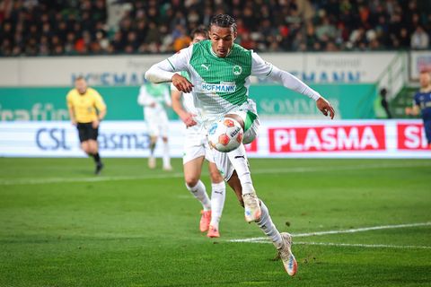 Abrangao schafft innerhalb kurzer Zeit den Sprung in die Profimannschaft. (Archivbild) Foto: Daniel Karmann/dpa