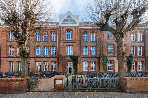 Das Katharineum hat in den Jahrhunderten zahlreiche später berühmte Persönlichkeiten als Schüler ausgebildet. Foto: Markus Schol