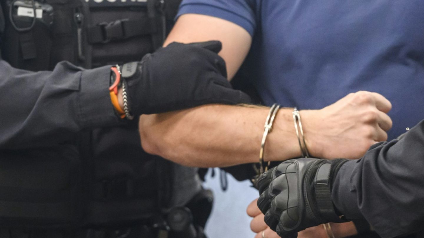 -Hammerbande-Anklage-in-Prozess-gegen-mutma-liche-Linksextremisten-verlesen