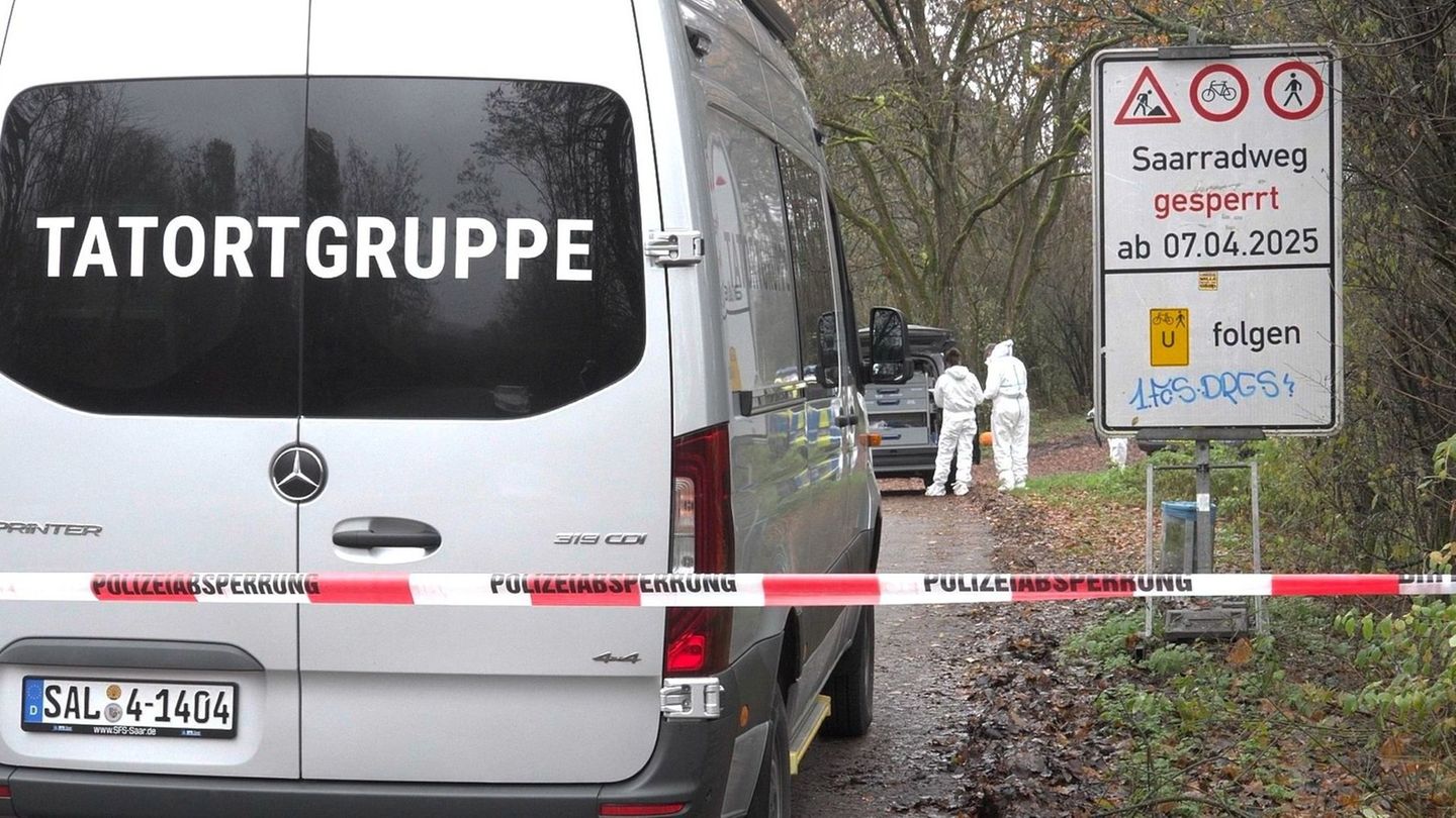 Die Ermittlungen zum Leichenfund laufen. Foto: Thorsten Kremers/dpa