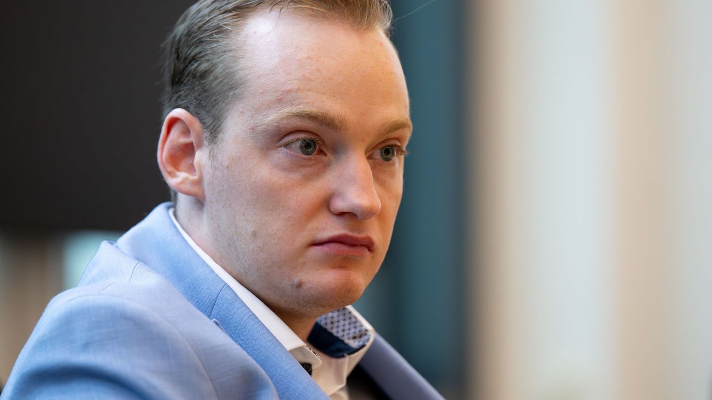 Der Angeklagte muss nach der Entscheidung des Gerichts für die bisherige Haft entschädigt werden. (Archivbild) Foto: Sven Hoppe/