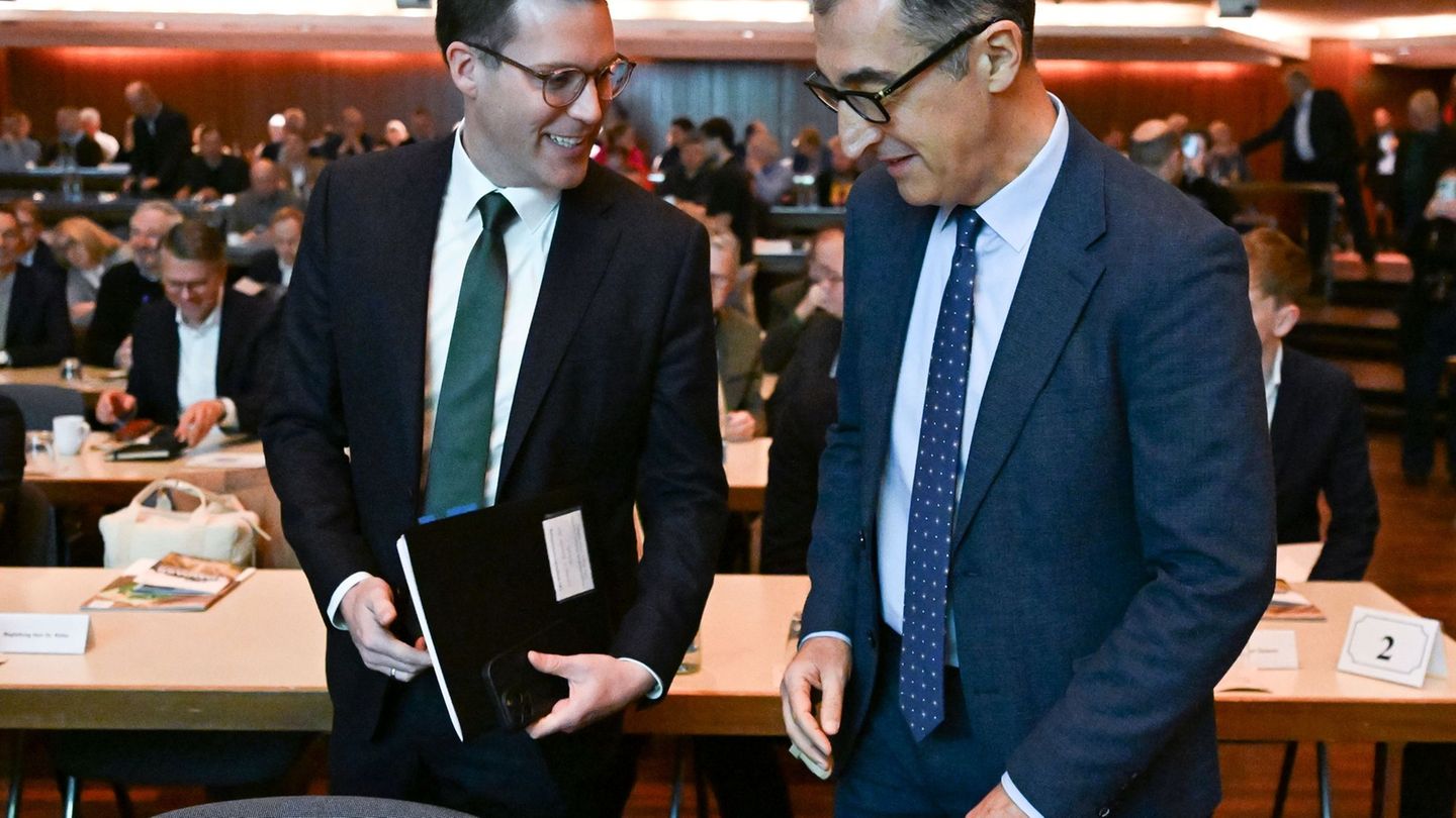 Die beiden begegneten sich schon mehrfach bei Diskussionsrunden. Foto: Bernd Weißbrod/dpa