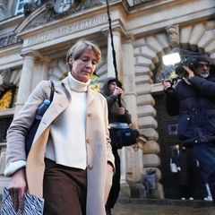 Die Hauptangeklagte Christina Block verlässt das Gerichtsgebäude in Hamburg