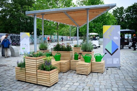 Im Juli wurde im Mauerpark Berlins erster Cooling Point vorgestellt. (Archivbild) Foto: Bernd von Jutrczenka/dpa