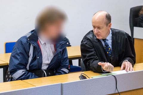 Vor dem Landgericht Landshut geht der Prozess gegen einen Mann zu Ende, der laut Anklage eine Pizzabotin zu erstechen versucht h