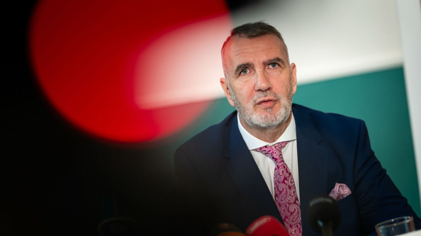 Thüringens Infrastrukturminister Steffen Schütz (BSW) will das Bauen in Thüringen beschleunigen. (Archiv) Foto: Jacob Schröter/d