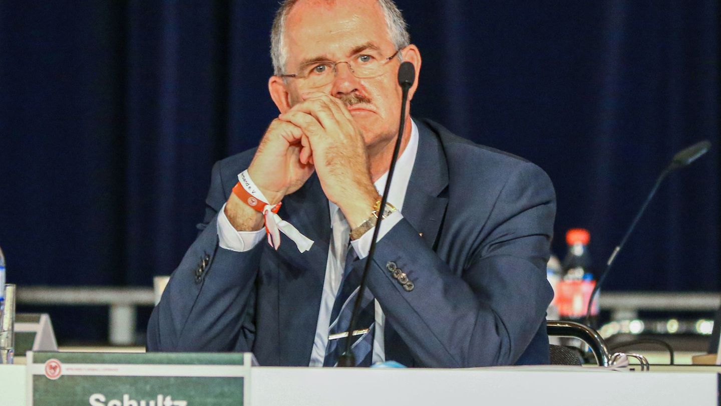 BFV-Präsident Bernd Schultz musste bei einem Antrag des BFV eine Niederlage hinnehmen. (Archivbild) Foto: Michael Hundt/Michael