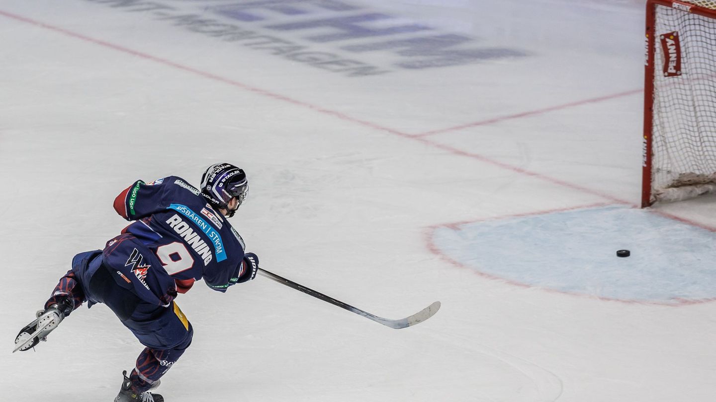 Ty Ronning muss in den kommenden Wochen aufs Toreschießen verzichten. (Archivbild) Foto: Andreas Gora/dpa