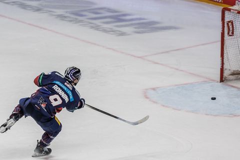 Ty Ronning muss in den kommenden Wochen aufs Toreschießen verzichten. (Archivbild) Foto: Andreas Gora/dpa