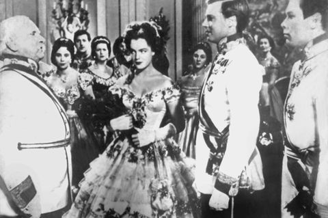 Eigentlich ein bunter Kitschfilm, hier aber eine Szene in Schwarzweiß aus der "Sissi"-Filmtrilogie. (Archivbild) Foto: UPI/dpa