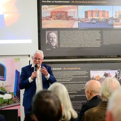 Der ehemalige niedersächsische Ministerpräsident Gerhard Glogowski (SPD) spricht bei einer Feierstunde zum 25-jährigen Bestehen