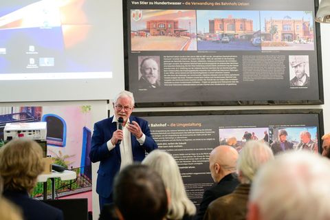 Der ehemalige niedersächsische Ministerpräsident Gerhard Glogowski (SPD) spricht bei einer Feierstunde zum 25-jährigen Bestehen