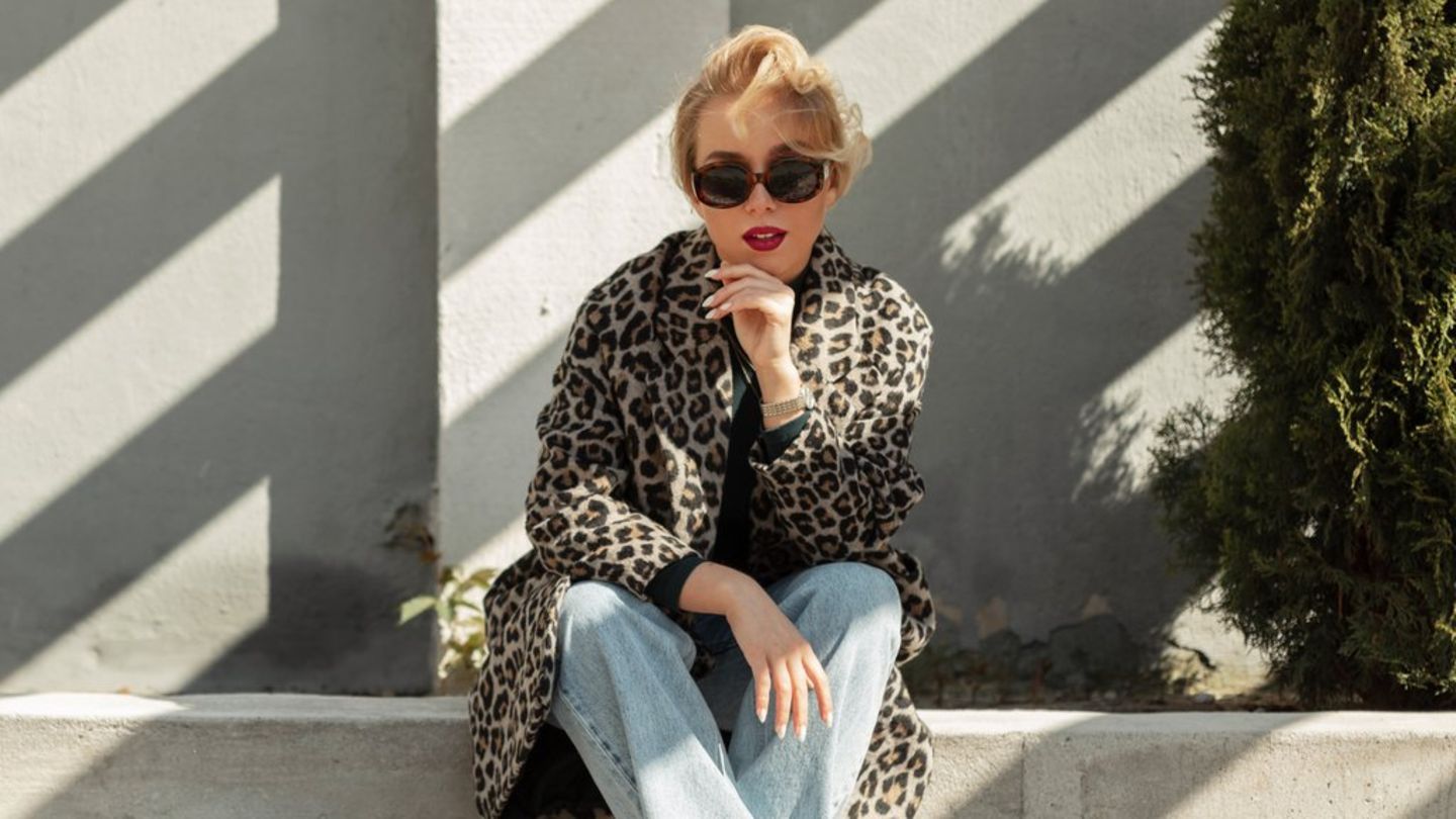 Tipp: Jacken im Animal Print für maximale Wirkung mit Basics kombinieren.