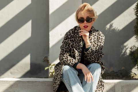 Tipp: Jacken im Animal Print für maximale Wirkung mit Basics kombinieren.