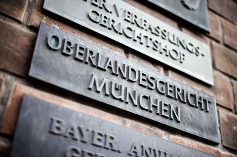 Eine Mutter mehrerer Kinder wird vor dem Oberlandesgericht München (OLG) wegen der Unterstützung des Islamischen Staats (IS) in