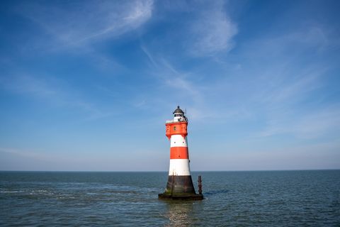 Die Deutsche Stiftung Denkmalschutz sucht für den maroden Leuchtturm "Roter Sand" einen neuen Standort am Festland. (Archivbild)