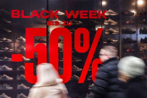 Viele Händler beteiligen sich in der Black Week mit Preisnachlässen - doch nicht jedes Angebot ist so günstig, wie es wirkt. (Ar