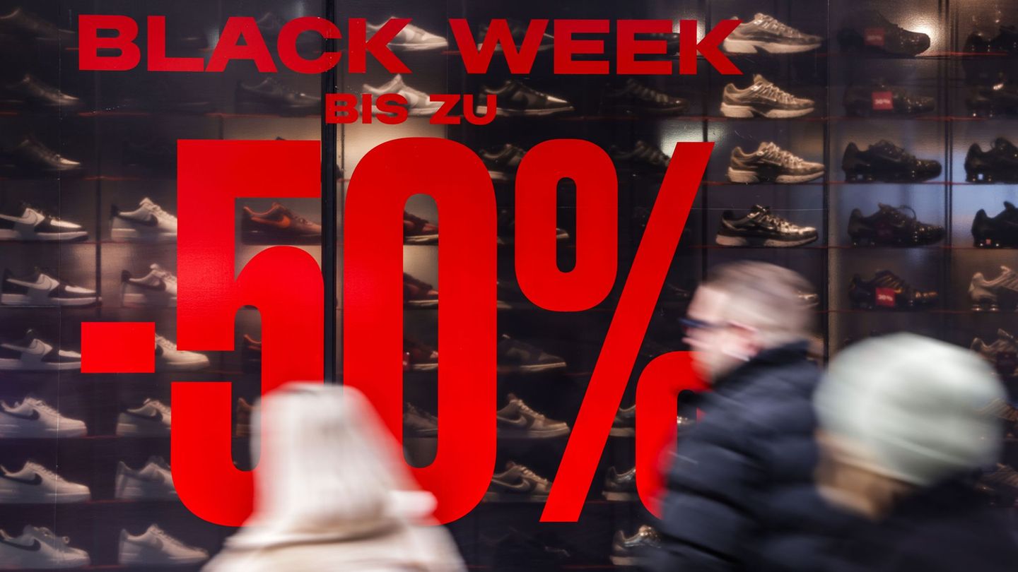 Viele Händler beteiligen sich in der Black Week mit Preisnachlässen - doch nicht jedes Angebot ist so günstig, wie es wirkt. (Ar