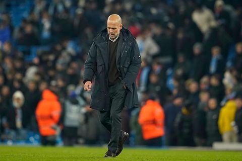 Hat sich gegen Bayer Leverkusen verzockt: Manchester Citys Cheftrainer Pep Guardiola. Foto: Dave Thompson/AP/dpa