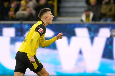 Die Vertragsgespräche des BVB mit Nico Schlotterbeck sorgen für Gesprächsstoff Foto: Bernd Thissen/dpa