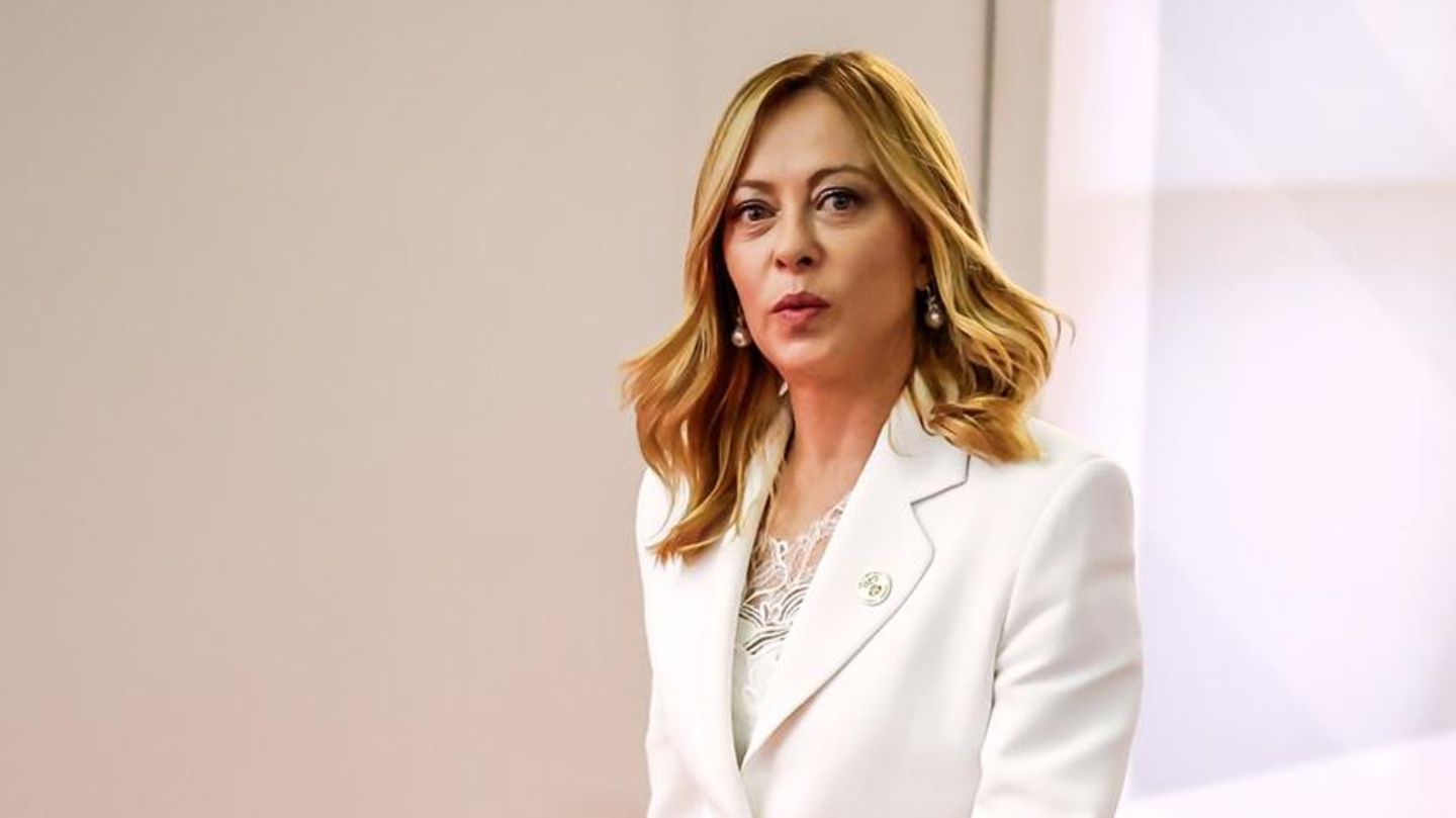 Italiens Ministerpräsidentin Giorgia Meloni lobt das Femizid-Gesetz als "Verteidigung der Freiheit und Würde jeder Frau"