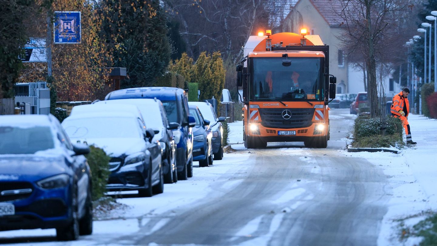 In Sachsen sorgen Frost und Schnee weiterhin für glatte Straßen. (Archivfoto) Foto: Jan Woitas/dpa