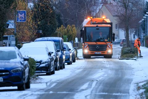 In Sachsen sorgen Frost und Schnee weiterhin für glatte Straßen. (Archivfoto) Foto: Jan Woitas/dpa