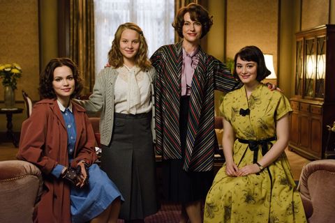 Mit "Ku'damm 56" beginnt die Geschichte der Familie um (von links) Eva (Emilia Schüle), Monika (Sonja Gerhardt), Caterina (Claudia Michelsen) und Helga Schöllack (Maria Ehrich).