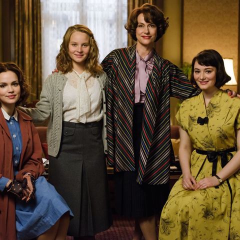 Mit "Ku'damm 56" beginnt die Geschichte der Familie um (von links) Eva (Emilia Schüle), Monika (Sonja Gerhardt), Caterina (Claudia Michelsen) und Helga Schöllack (Maria Ehrich).