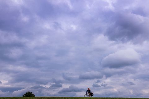 In Niedersachsen und Bremen bleibt es in den kommenden Tagen größtenteils bewölkt. (Symbolbild) Foto: Jens Büttner/dpa