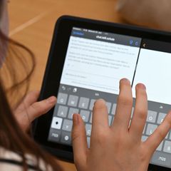 Der KI-Chatbot Telli steht jetzt auch saarländischen Schulen zur Verfügung. (Archivbild) Foto: Carmen Jaspersen/dpa