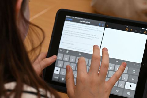 Der KI-Chatbot Telli steht jetzt auch saarländischen Schulen zur Verfügung. (Archivbild) Foto: Carmen Jaspersen/dpa