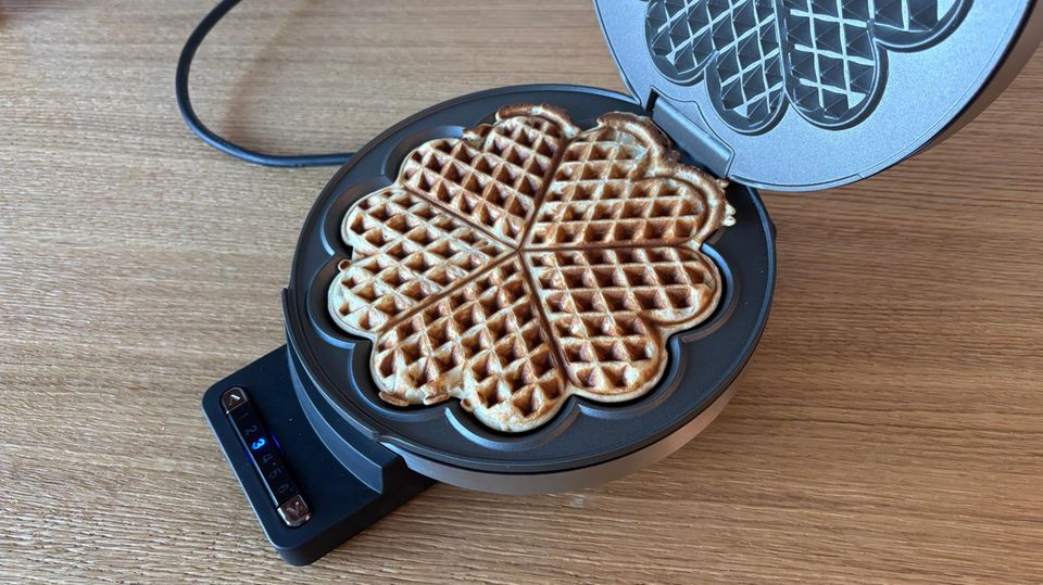 Waffeleisen Test: Graef WA 80 mit gebackener Waffel