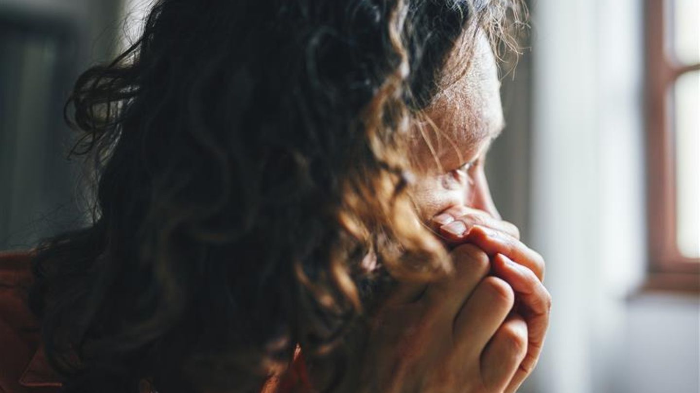 Was macht es mit einer Mutter, wenn die eigene Tochter nur noch den Kontaktabbruch als Ausweg sieht? (Symbolbild)
