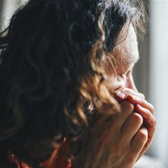 Was macht es mit einer Mutter, wenn die eigene Tochter nur noch den Kontaktabbruch als Ausweg sieht? (Symbolbild)