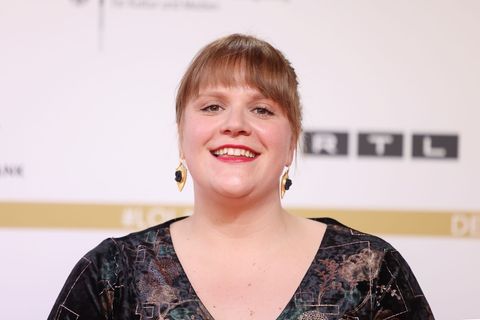 In der Theaterwelt ist die 1988 geborene Österreicherin Stefanie Reinsperger schon lange ein Star, sie ist festes Ensemble-Mitglied am berühmten Wiener Burgtheater. Fernsehzuschauer kennen die Schauspielerin vor allem als "Tatort"-Kommissarin.